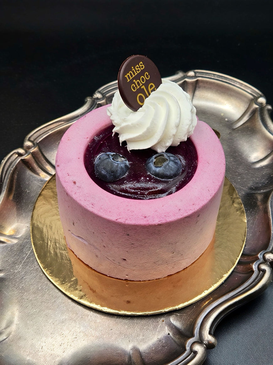 POSTRE DE MOUSSE DE NATA CON FRUTAS DEL BOSQUE